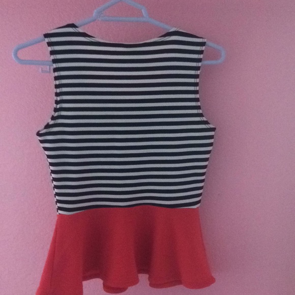 Cute top - Picture 3 of 3